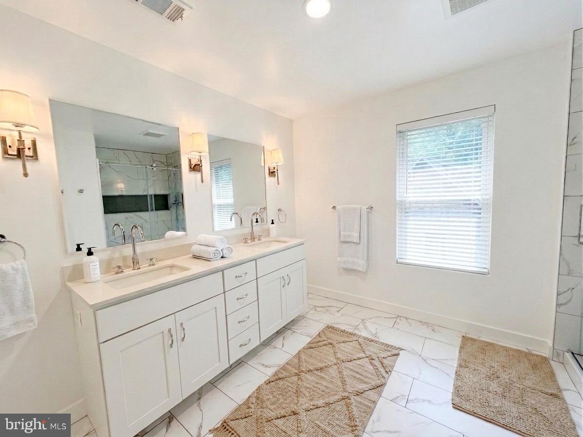 118 Morton Road Fredericksburg, VA 22405 - Photo 15 of 21 Master bathroom (staged)