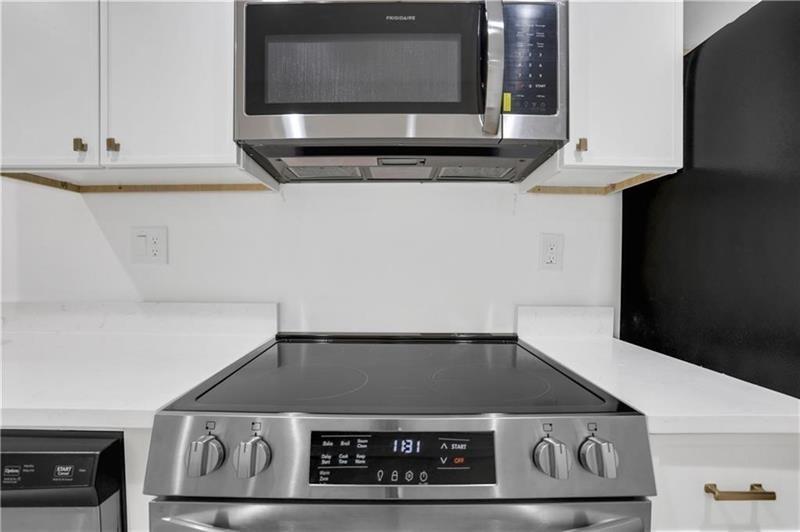 2396 Lawrenceville Highway, Unit V Decatur, GA 30033 - Photo 13 of 27 a close view of stove