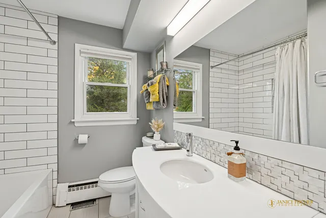 $570,000 | 2323 Aspen Drive, Johnsburg, IL 60051