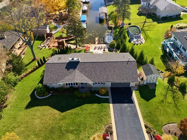$570,000 | 2323 Aspen Drive, Johnsburg, IL 60051