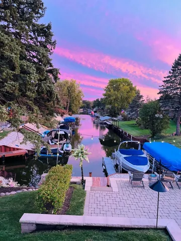 $570,000 | 2323 Aspen Drive, Johnsburg, IL 60051