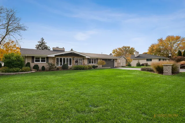 $570,000 | 2323 Aspen Drive, Johnsburg, IL 60051