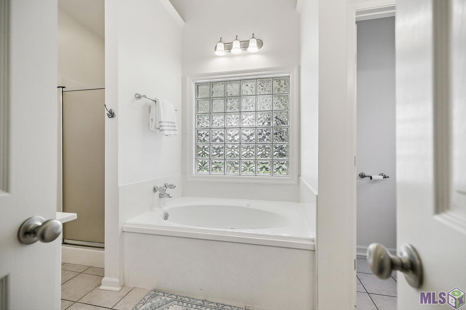 10434 Springbrook Avenue St. George, LA 70810 - Photo 8 of 17 Primary Bath