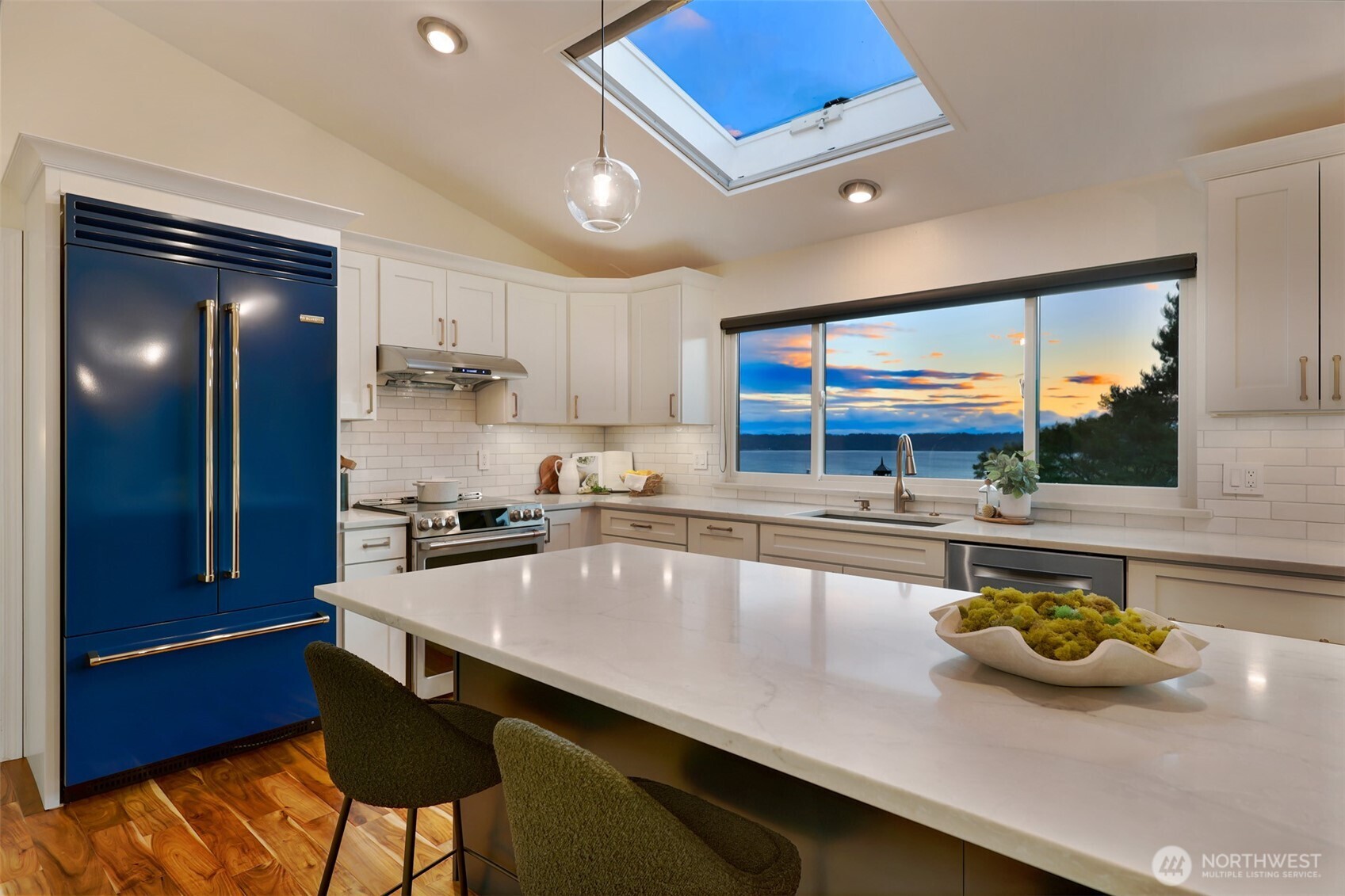 10960 39th Avenue Southwest Seattle, WA 98146 - Photo 15 of 35