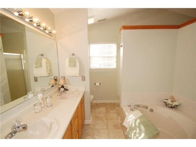 11225 Delight Creek Road Fishers, IN 46038 - Photo 13 of 24 Gallery Image 13