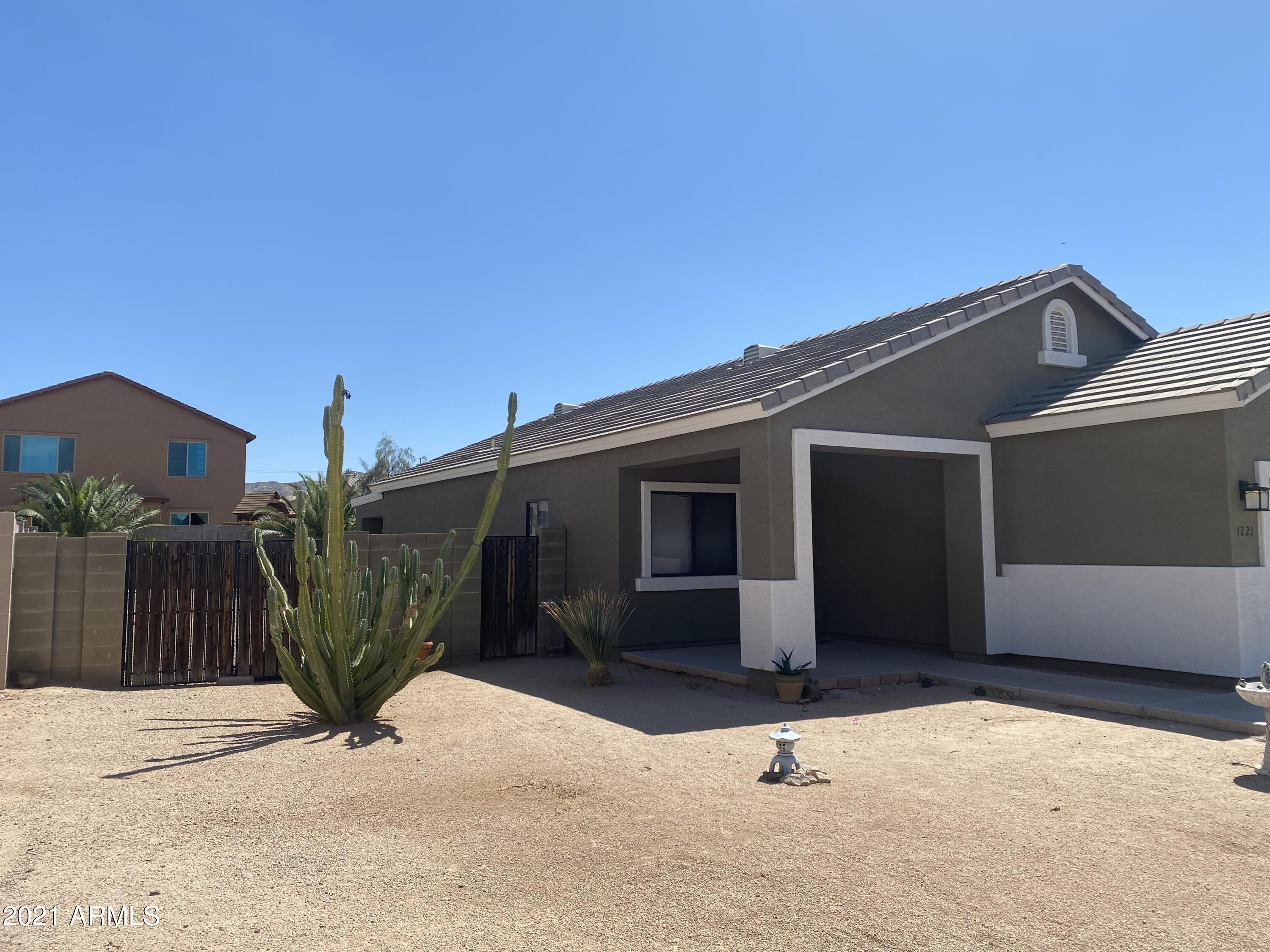 1221 West Fremont Rd. Phoenix, AZ 85041 - Photo 4 of 19 IMG_5729