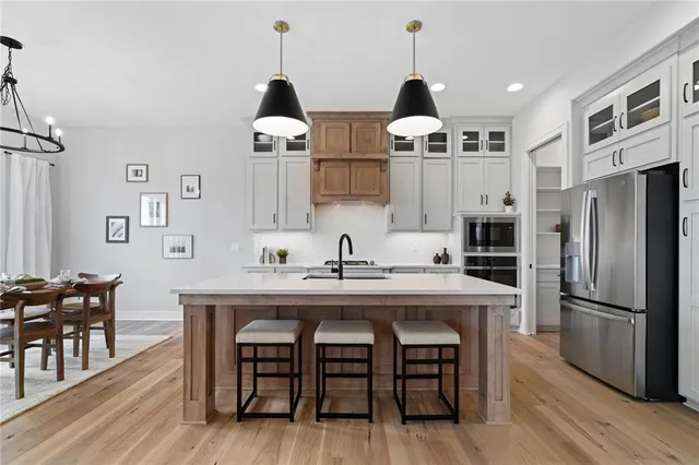 $677,700 | 25198 West 141st Street, Olathe, KS 66061