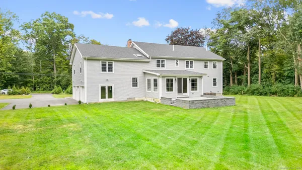 a view of a house with a backyard