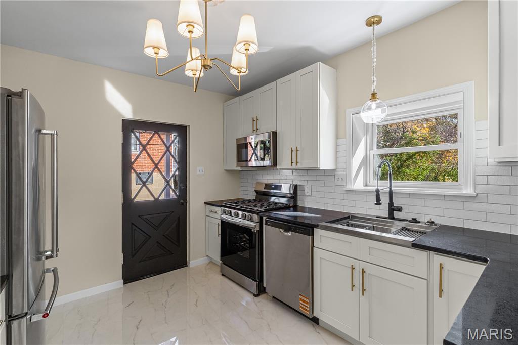 7824 Rosedale Drive St. Louis, MO 63121 - Photo 13 of 32