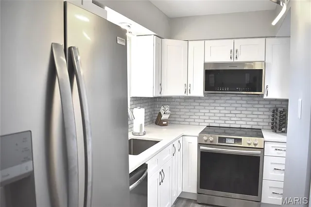 $152,900 | 4366 Chateau De Ville Drive, Unit E, St. Louis, MO 63129