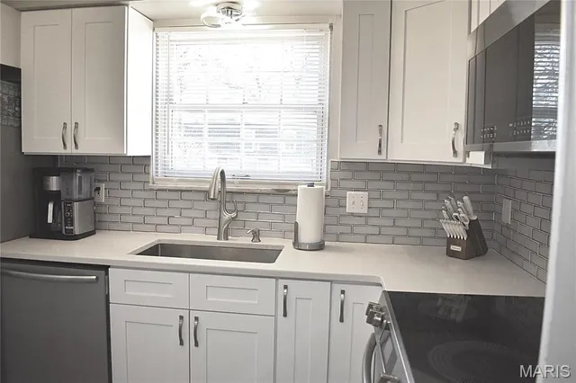 $152,900 | 4366 Chateau De Ville Drive, Unit E, St. Louis, MO 63129