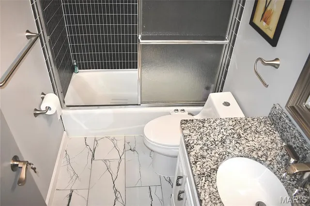 $152,900 | 4366 Chateau De Ville Drive, Unit E, St. Louis, MO 63129