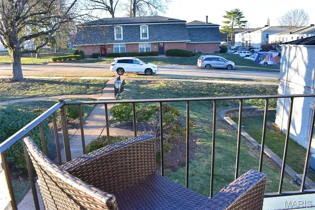 $152,900 | 4366 Chateau De Ville Drive, Unit E, St. Louis, MO 63129