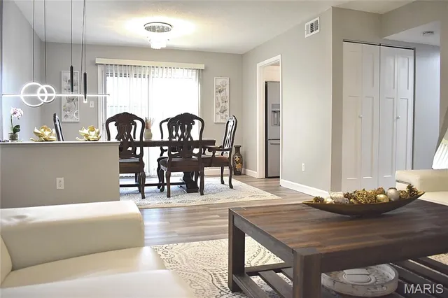 $152,900 | 4366 Chateau De Ville Drive, Unit E, St. Louis, MO 63129