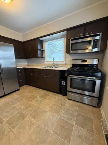 $299,600 | 1039 South Pleasure Court, Aurora, IL 60506