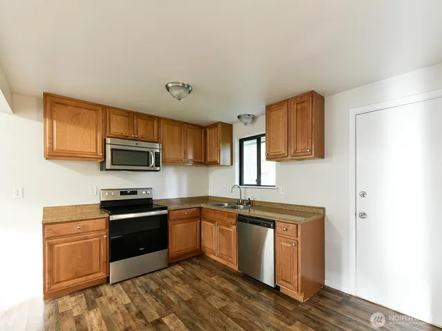 $689,900 | 4625 72nd Street East, Tacoma, WA 98443