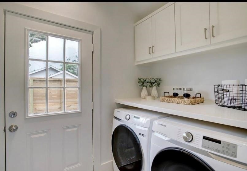 6109 North Main Street Houston, TX 77008 - Photo 12 of 16 a utility room with dryer and washer