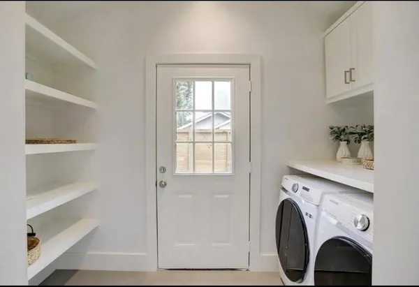 a view of washer and dryer in a room