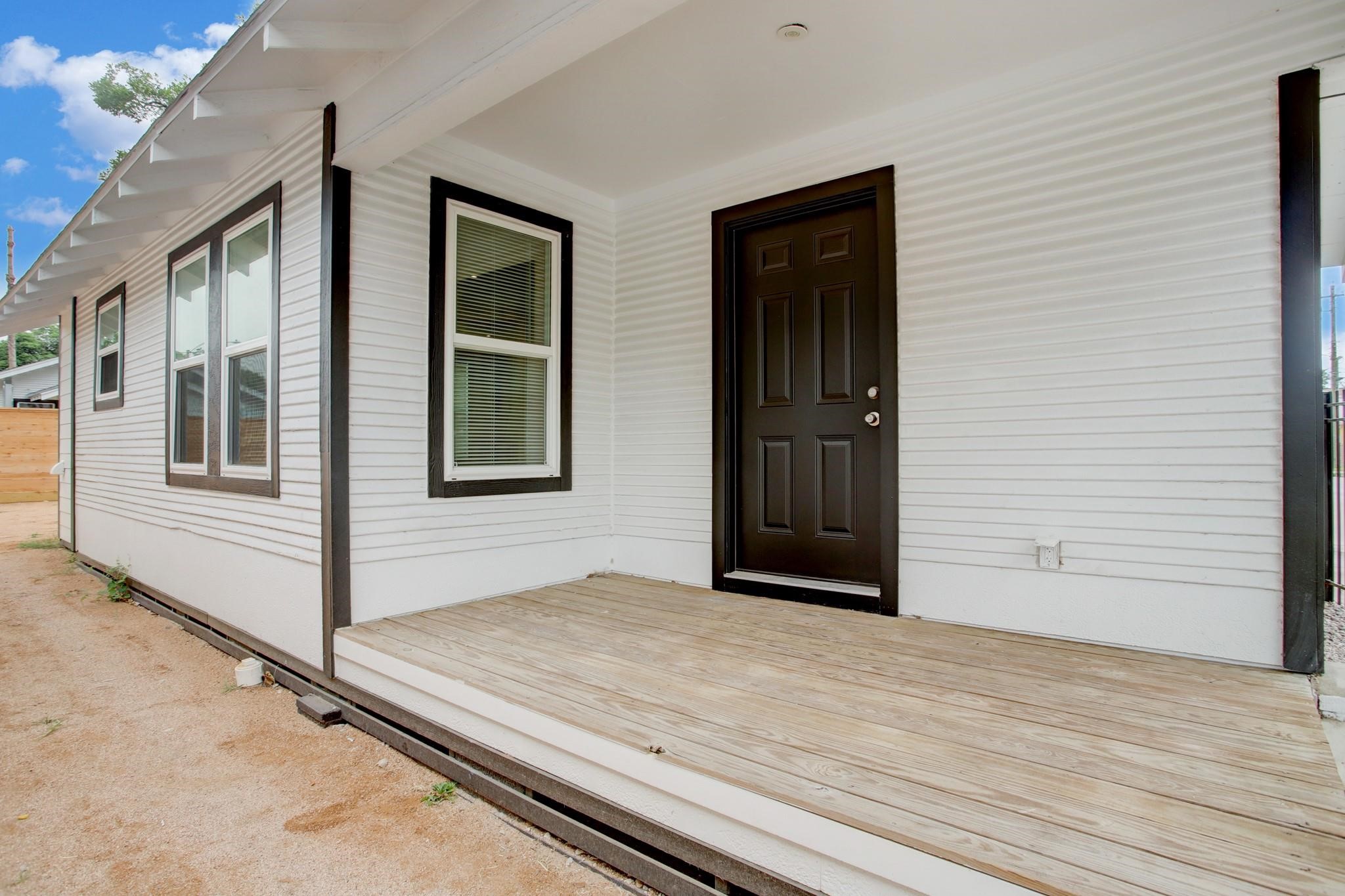 6109 North Main Street Houston, TX 77008 - Photo 2 of 16 a view of an entrance of the house