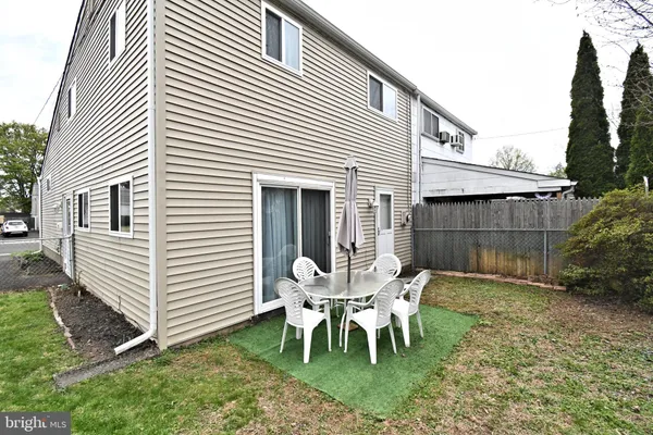$359,900 | 466 Cedar Street, Lansdale, PA 19446