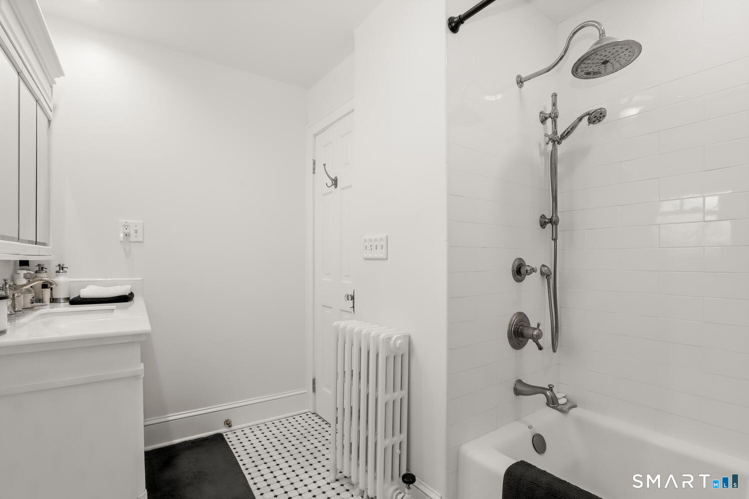 4 Kay Lane Newtown, CT 06470 - Photo 16 of 38