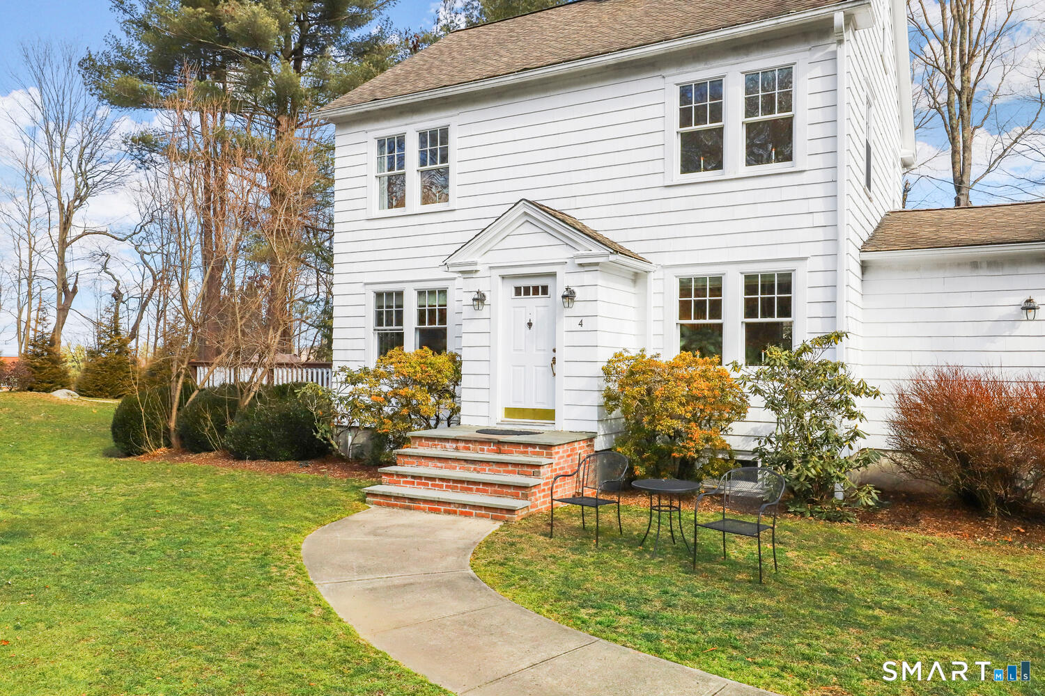 4 Kay Lane Newtown, CT 06470 - Photo 2 of 38