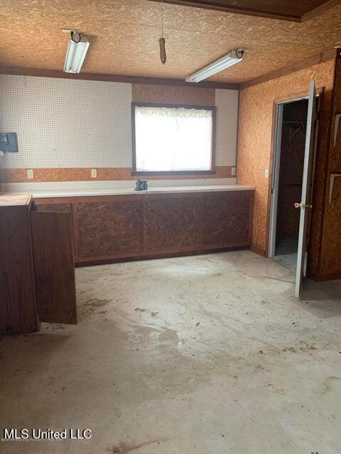 1598 Main Street Southaven, MS 38671 - Photo 5 of 10 1598 Main st shed interior