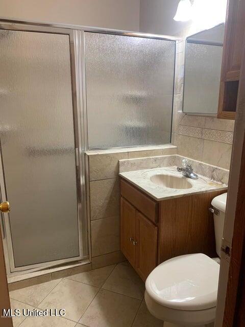 1598 Main Street Southaven, MS 38671 - Photo 8 of 10 1598 Main St bathroom