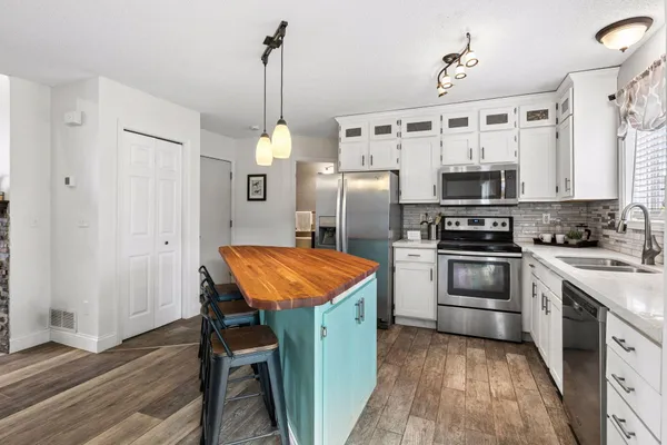 $249,900 | 8770 Benson Way, Inver Grove Heights, MN 55076