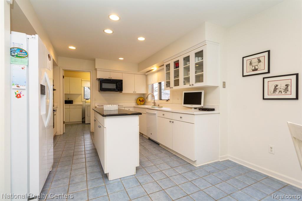 36985 Valley Ridge Drive Farmington Hills, MI 48331 - Photo 19 of 51