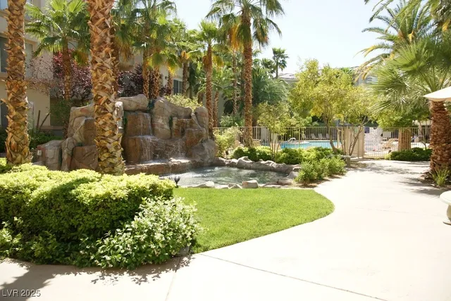 $1,250 | 7163 South Durango Drive, Unit 304, Las Vegas, NV 89113