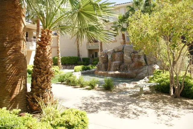 $1,250 | 7163 South Durango Drive, Unit 304, Las Vegas, NV 89113