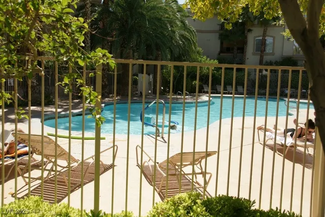 $1,250 | 7163 South Durango Drive, Unit 304, Las Vegas, NV 89113