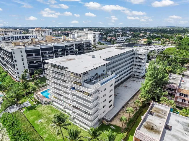 a view of a entryway with interior