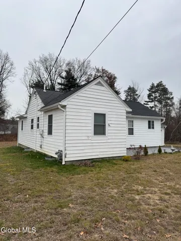 $325,000 | 7 Highway 236, Halfmoon, NY 12065