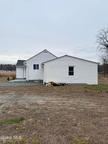 $325,000 | 7 Highway 236, Halfmoon, NY 12065