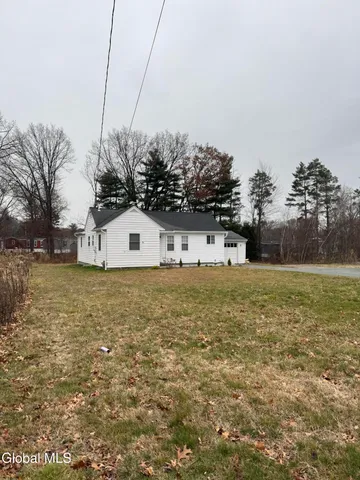 $325,000 | 7 Highway 236, Halfmoon, NY 12065