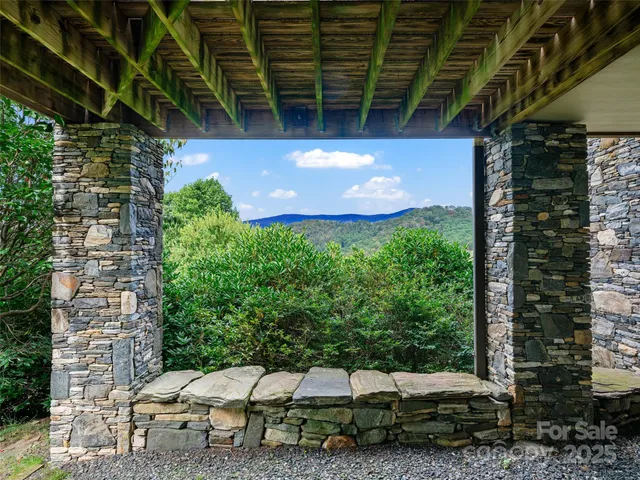a view of a backyard with pathway