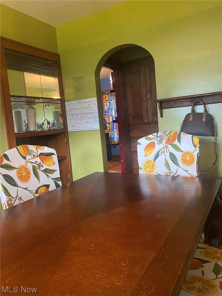 1070 North Road Southeast Warren, OH 44484 - Photo 5 of 19 dining room