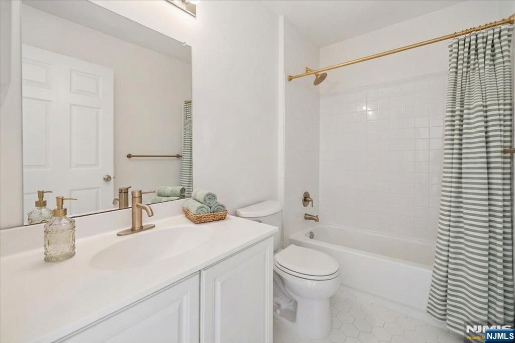 594 Glasmere Road Mahwah, NJ 07430 - Photo 28 of 48 Gallery Image 28