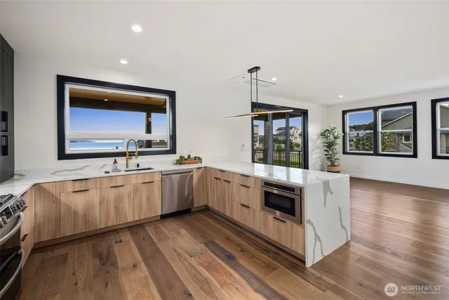 $1,275,000 | 169 East Driftwood Shores Road, Camano Island, WA 98282