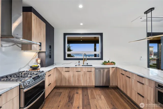 $1,275,000 | 169 East Driftwood Shores Road, Camano Island, WA 98282