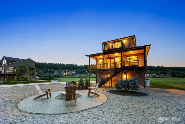 $1,275,000 | 169 East Driftwood Shores Road, Camano Island, WA 98282