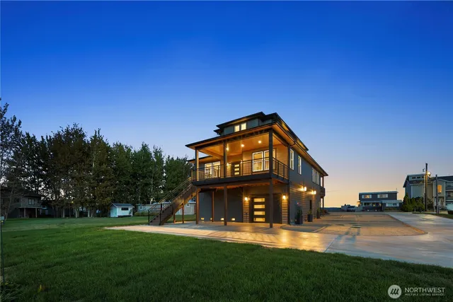 $1,275,000 | 169 East Driftwood Shores Road, Camano Island, WA 98282