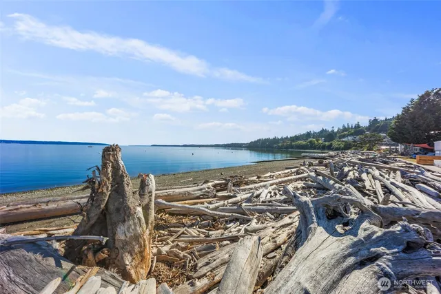 $1,275,000 | 169 East Driftwood Shores Road, Camano Island, WA 98282