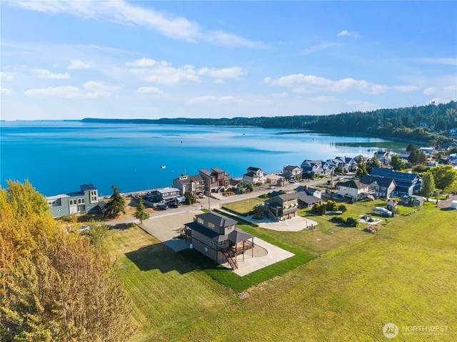 $1,275,000 | 169 East Driftwood Shores Road, Camano Island, WA 98282