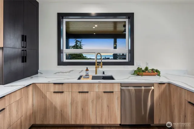 $1,275,000 | 169 East Driftwood Shores Road, Camano Island, WA 98282