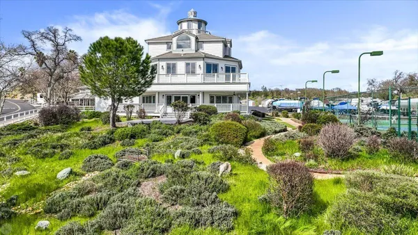 a view of a house with a yard and plants