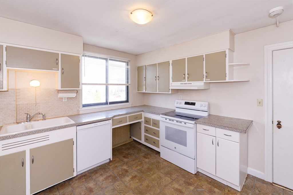20 Ashland Street, Unit 3L Worcester, MA 01609 - Photo 17 of 24