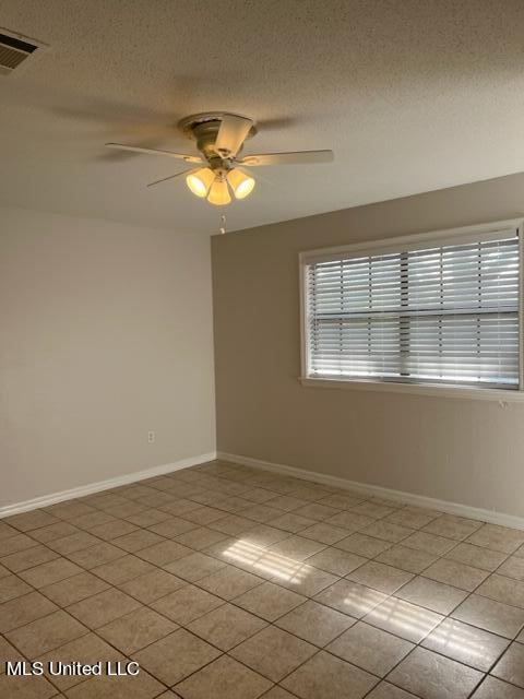2510 Pass Road, Unit 102 Biloxi, MS 39531 - Photo 2 of 8 Living Roome